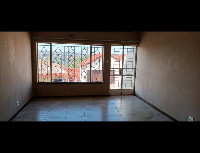 2 BEDROOM PROPERTY TO RENT IN SILVERFIELDS